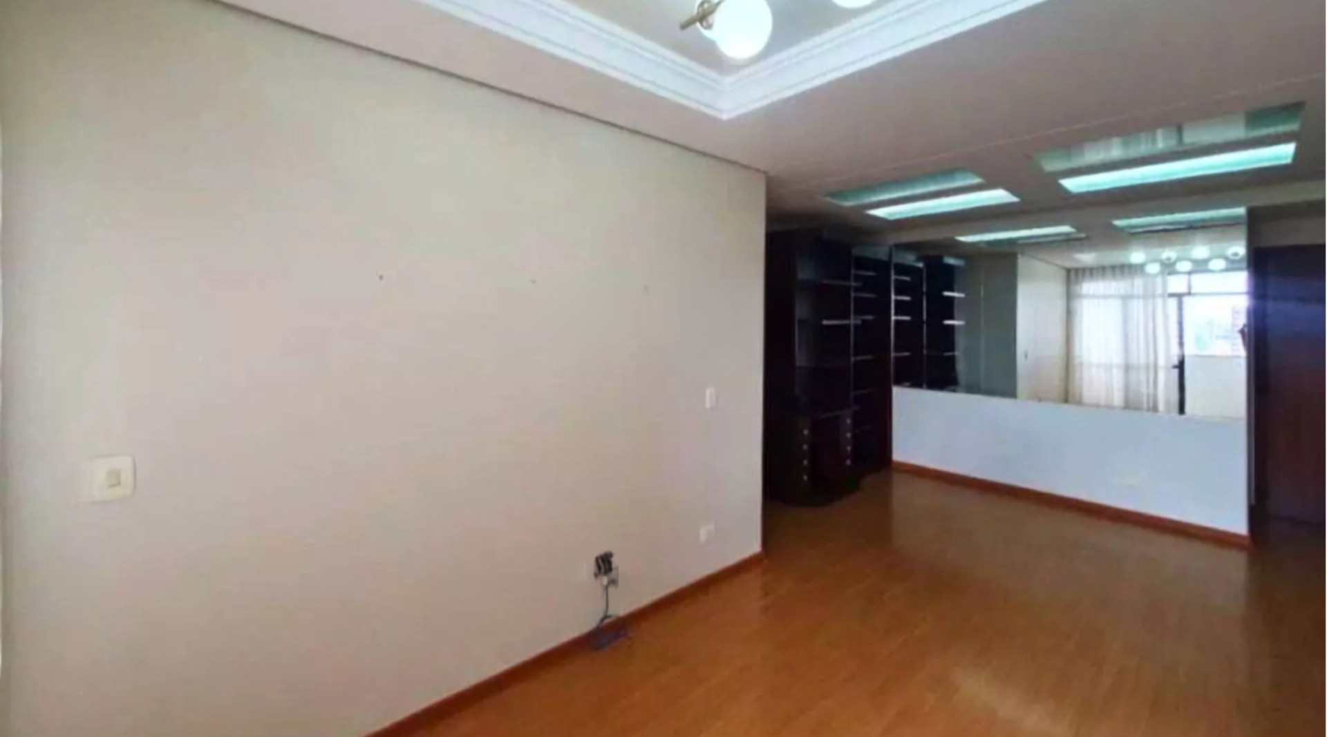 Apartamento para vendalocacaovenda e locacao no Centro em Londrina com 100m² por R$ 580.000,003.000,00