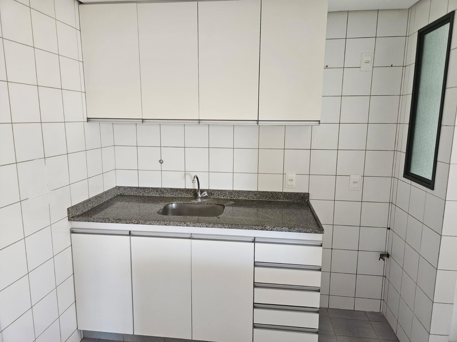 Apartamento para locacao no Centro em Londrina com 42,27m² por R$ 1.500,00