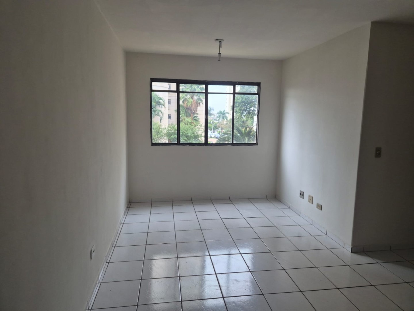 Apartamento para locacao no Gleba Fazenda Palhano em Londrina com 0m² por R$ 1.200,00
