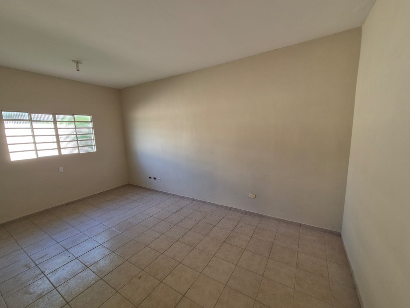 Casa para vendalocacaovenda e locacao no Jardim Londrilar em Londrina com 122m² por R$ 650.000,004.000,00