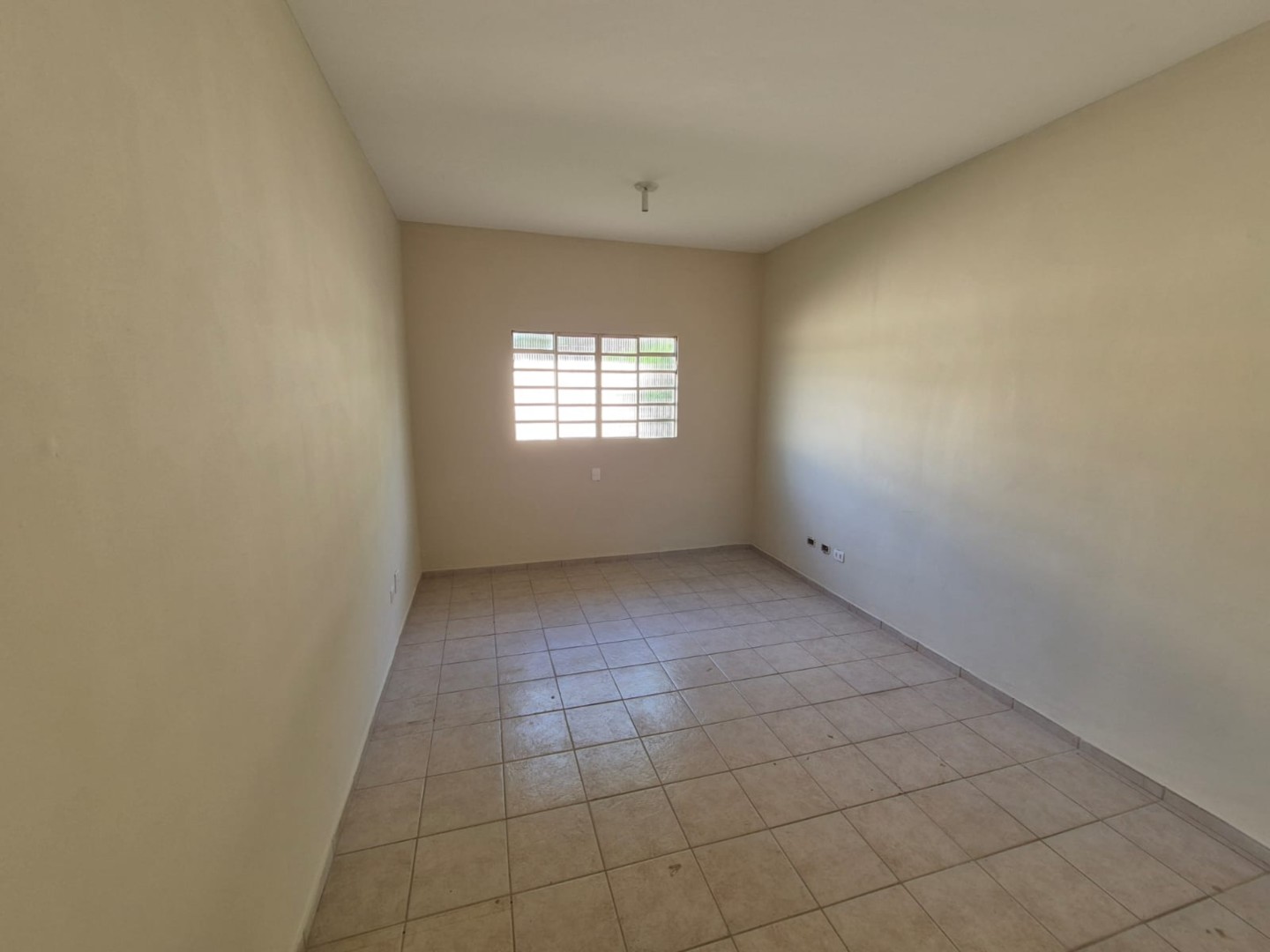 Casa para vendalocacaovenda e locacao no Jardim Londrilar em Londrina com 122m² por R$ 650.000,004.000,00