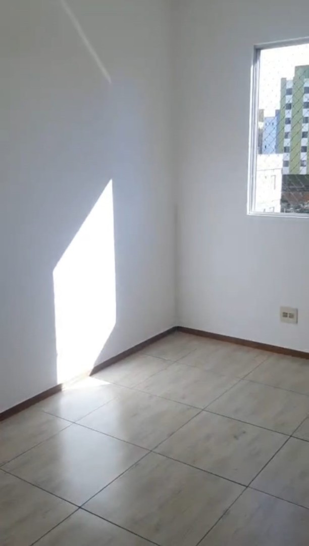 Apartamento para locacao no Vitoria em Londrina com 0m² por R$ 1.800,00