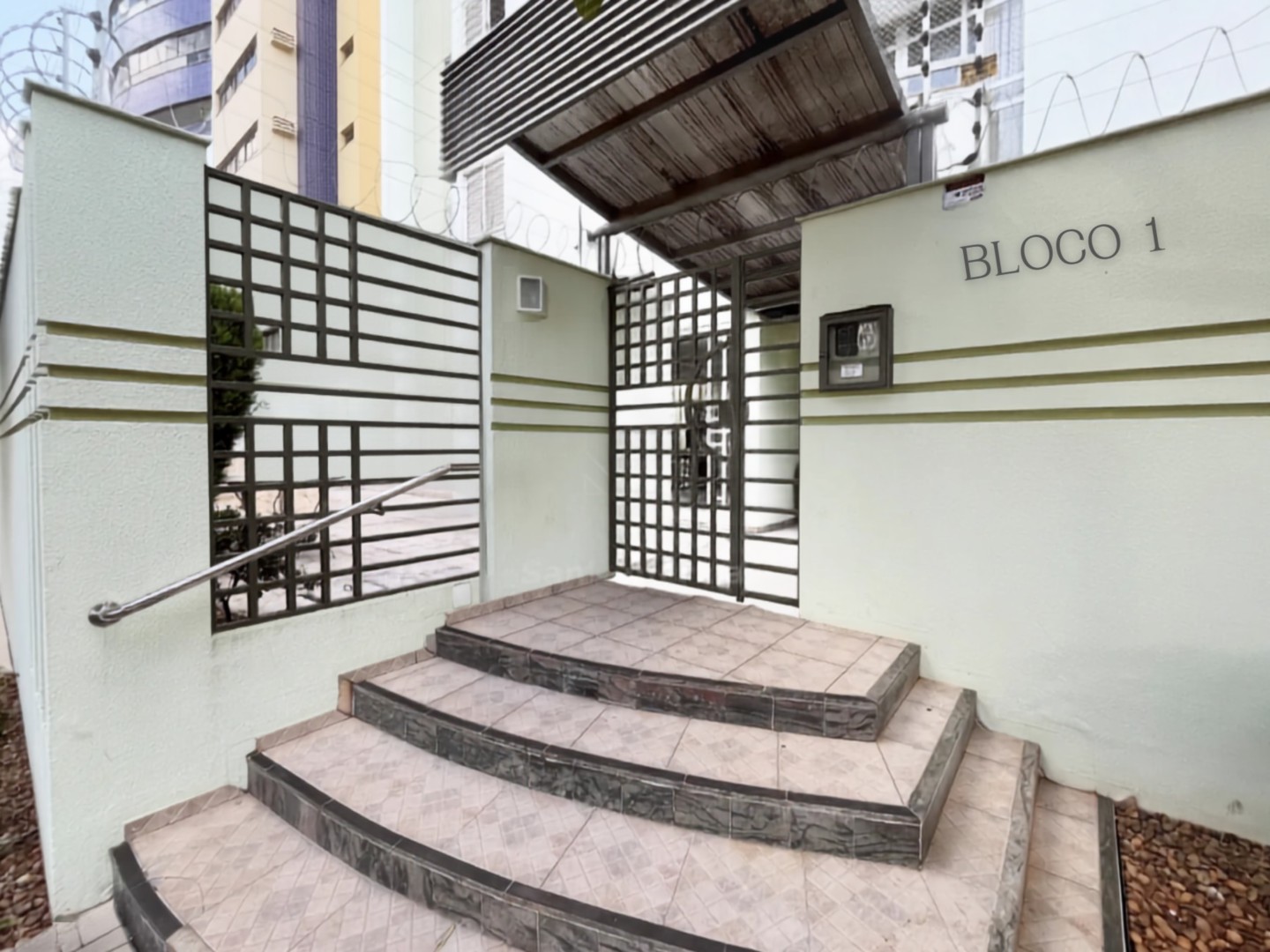 Apartamento para locacao no Vitoria em Londrina com 0m² por R$ 1.900,00