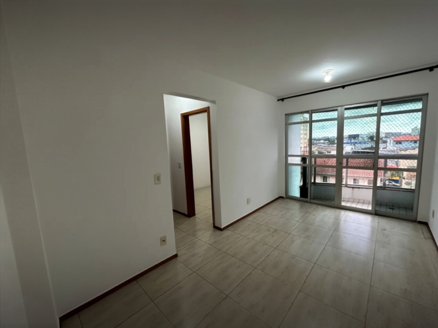 Apartamento para locacao no Vitoria em Londrina com 0m² por R$ 1.900,00