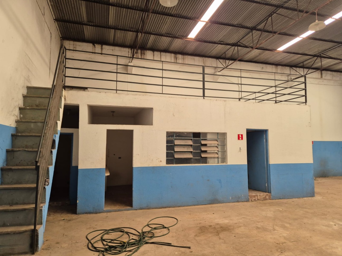 Barracão/galpão para locacao no Waldemar Hauer em Londrina com 250m² por R$ 3.500,00
