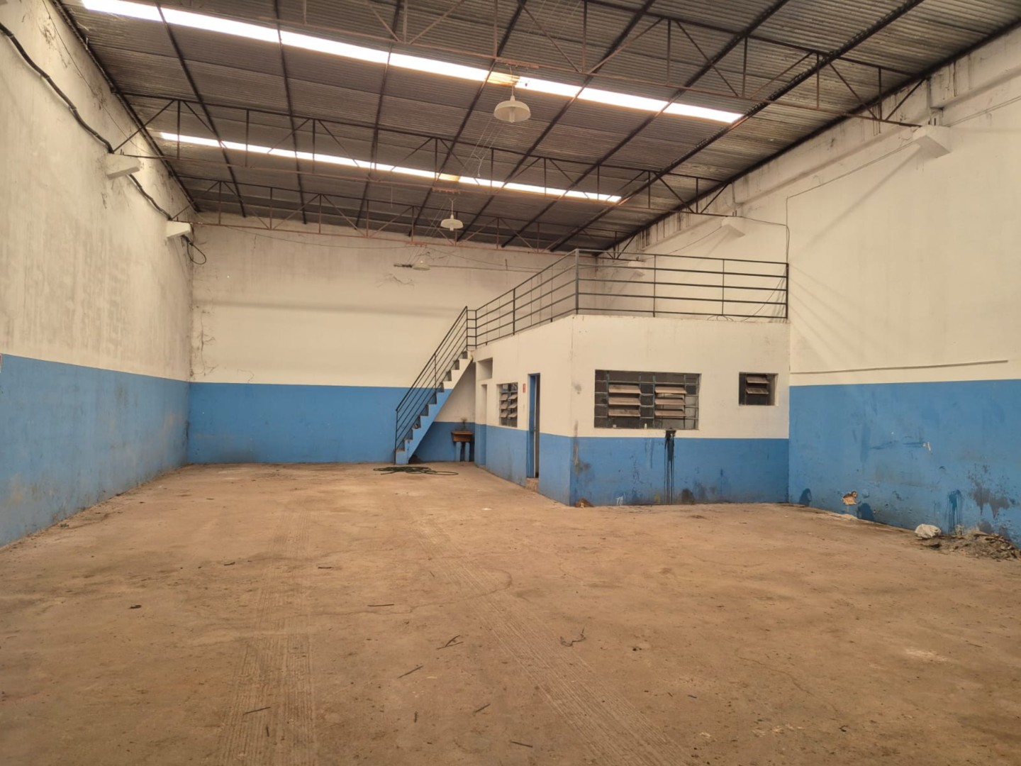 Barracão/galpão para locacao no Waldemar Hauer em Londrina com 250m² por R$ 3.500,00