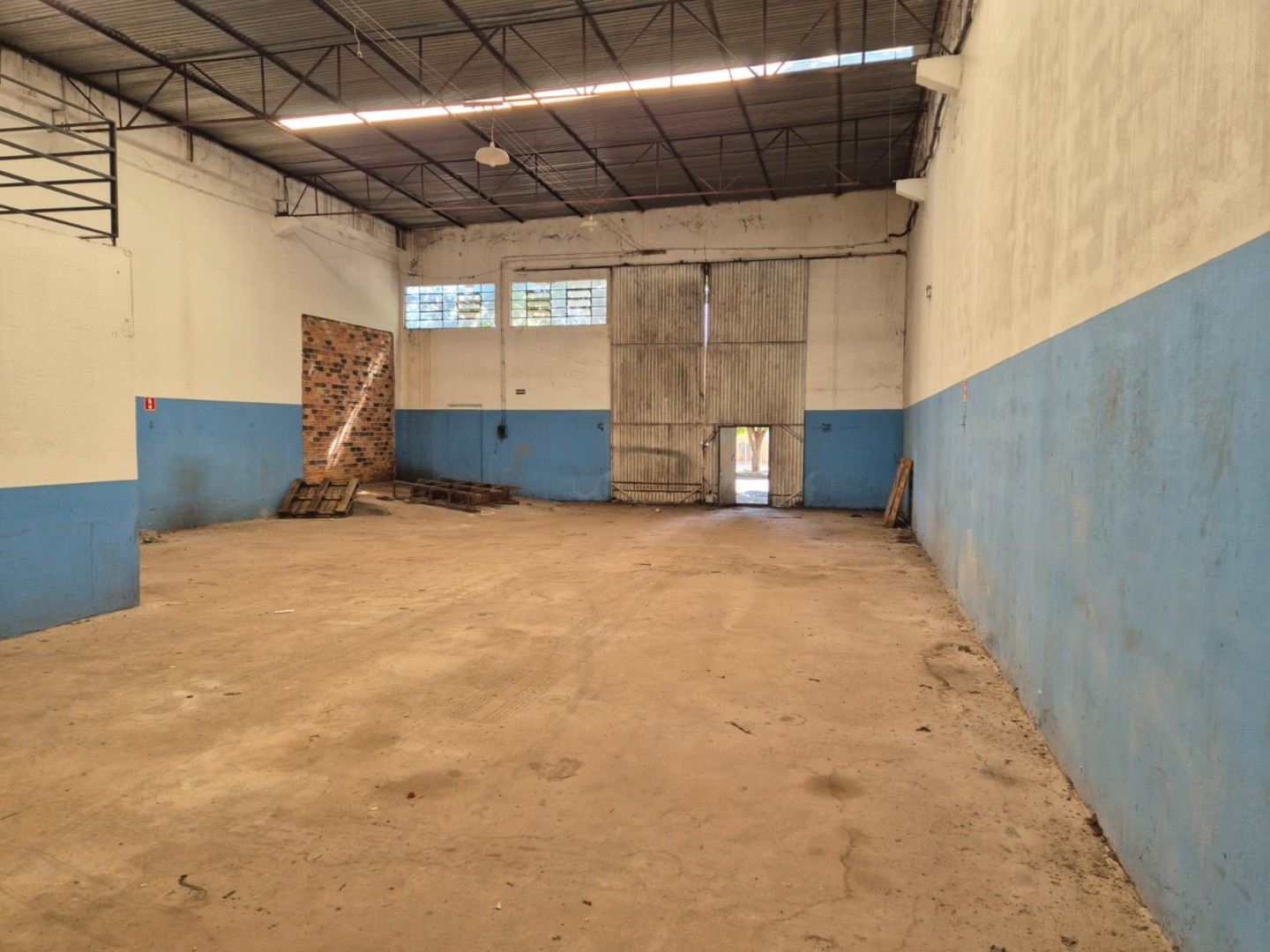 Barracão/galpão para locacao no Waldemar Hauer em Londrina com 250m² por R$ 3.500,00