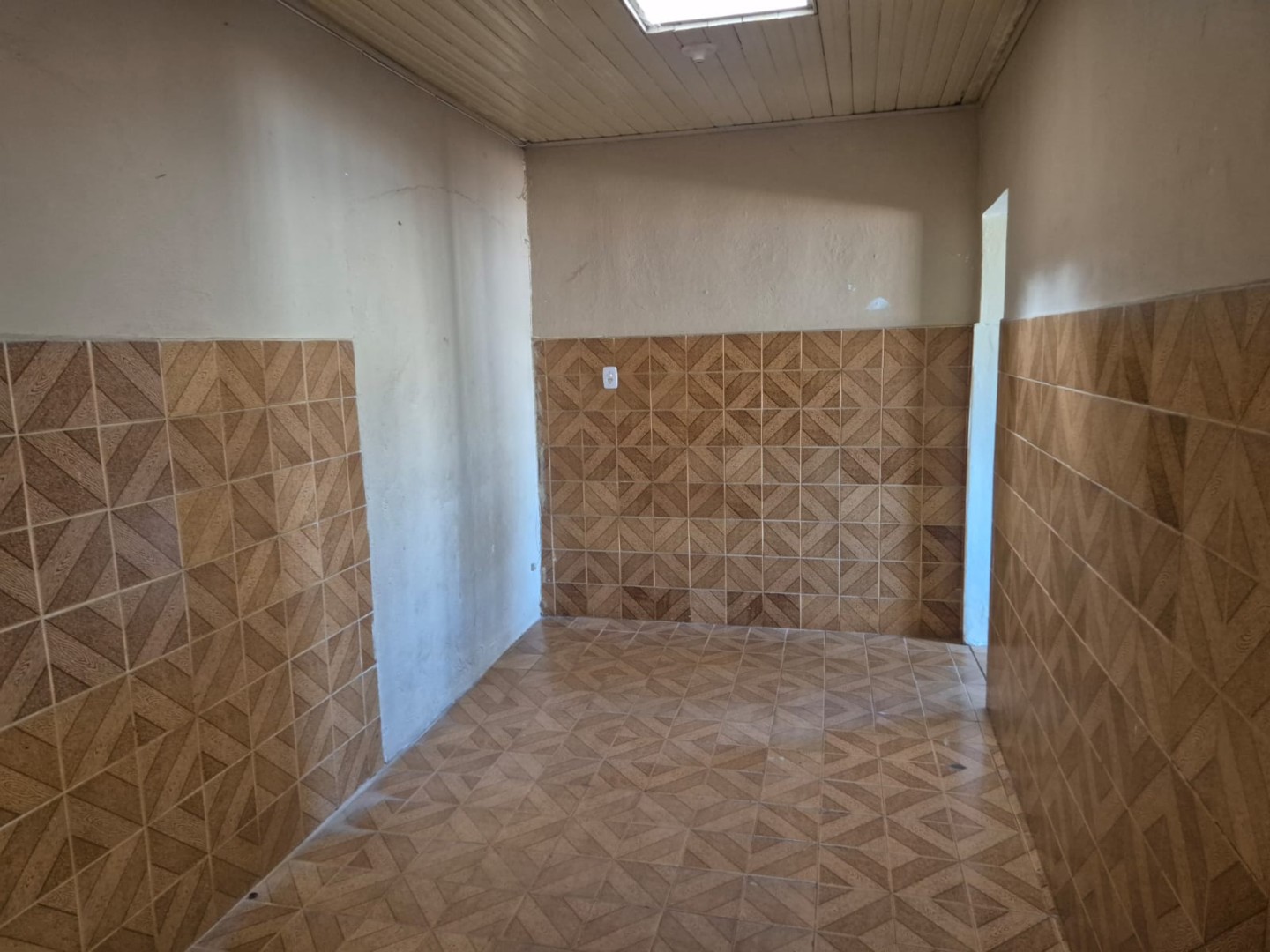 Casa para locacao no Carnascialli em Londrina com 0m² por R$ 800,00