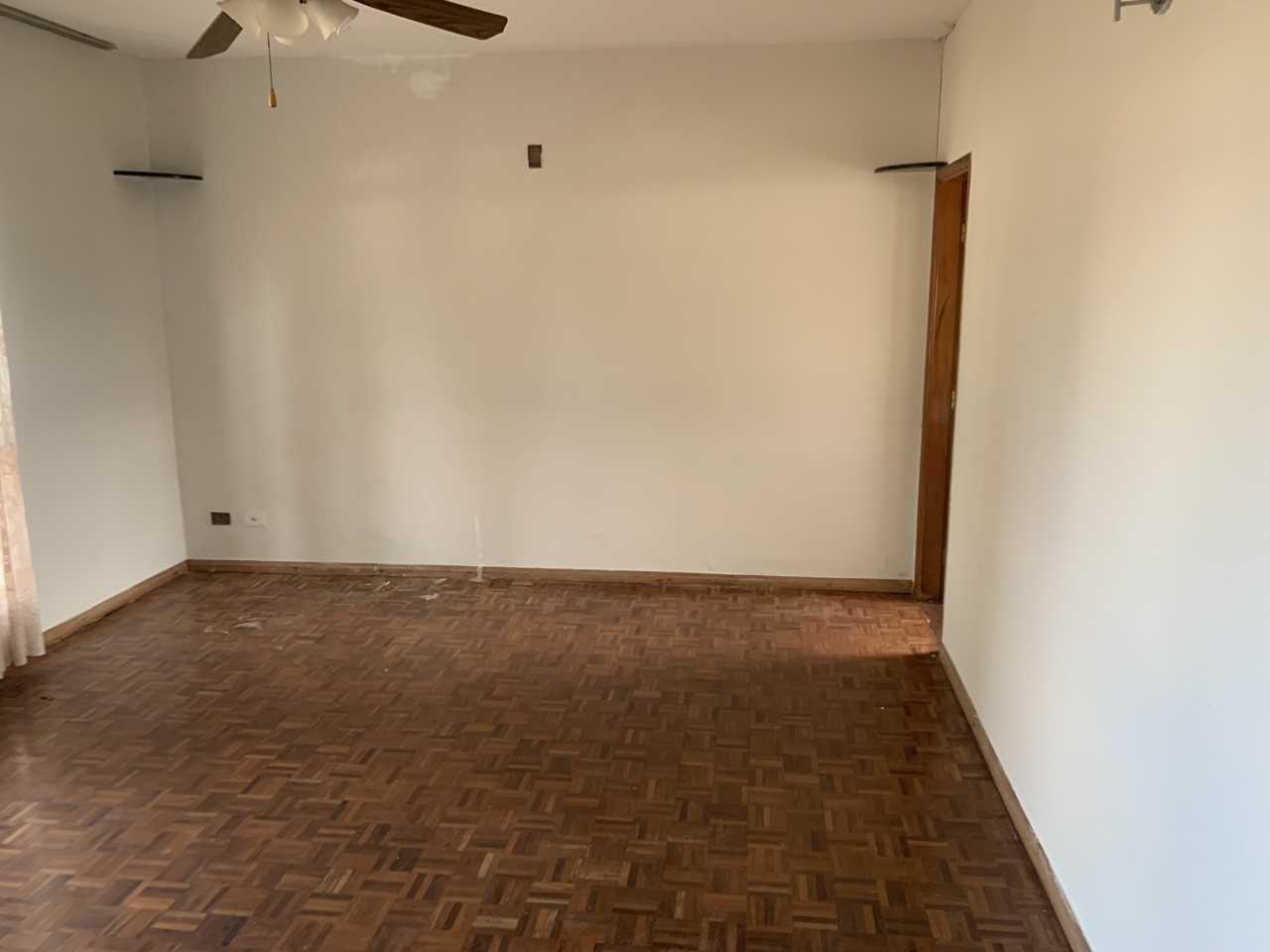 Casa para venda no Champagnat em Londrina com 300m² por R$ 900.000,00