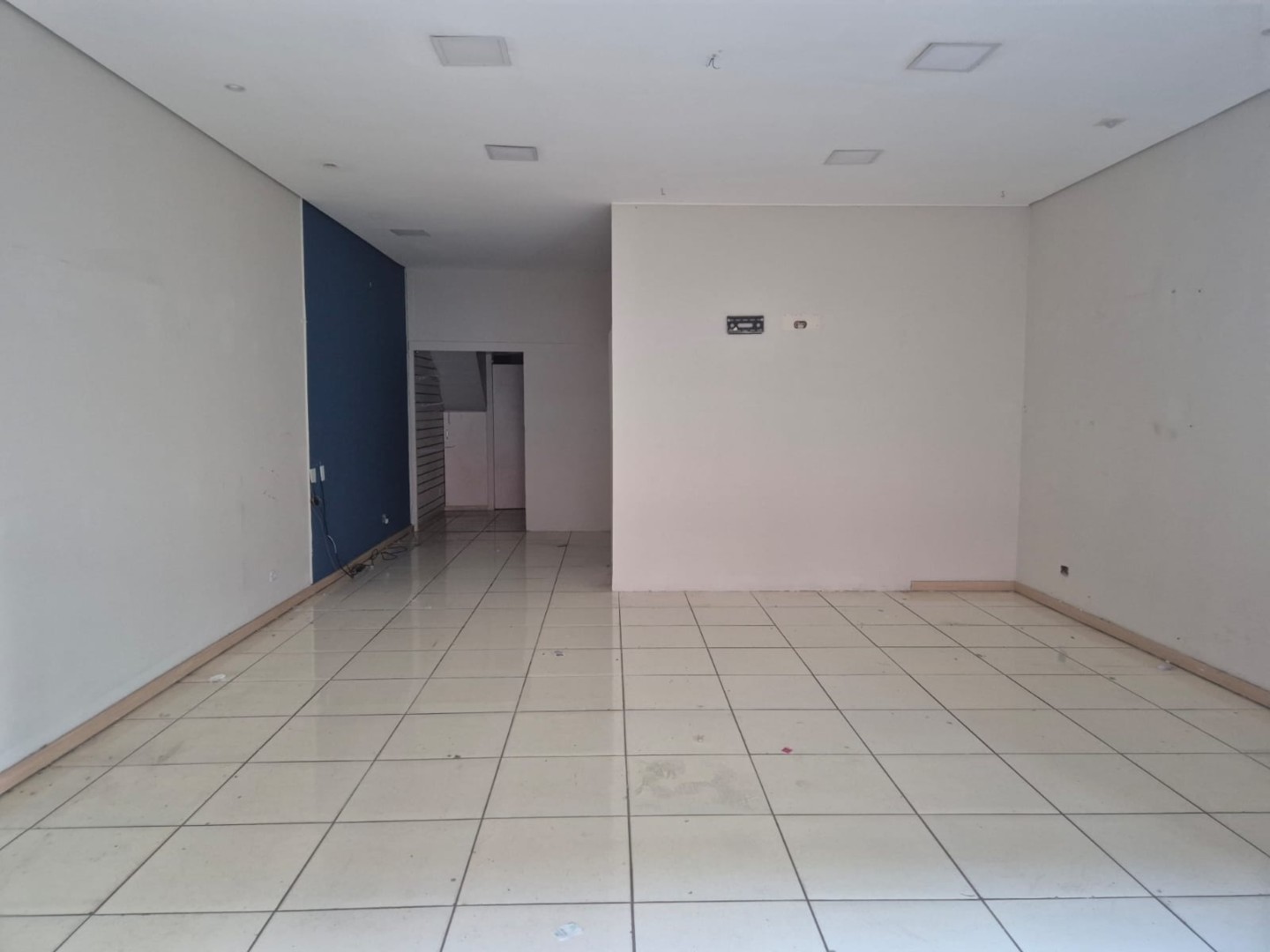 Salão para locacao no Centro em Londrina com 0m² por R$ 4.000,00