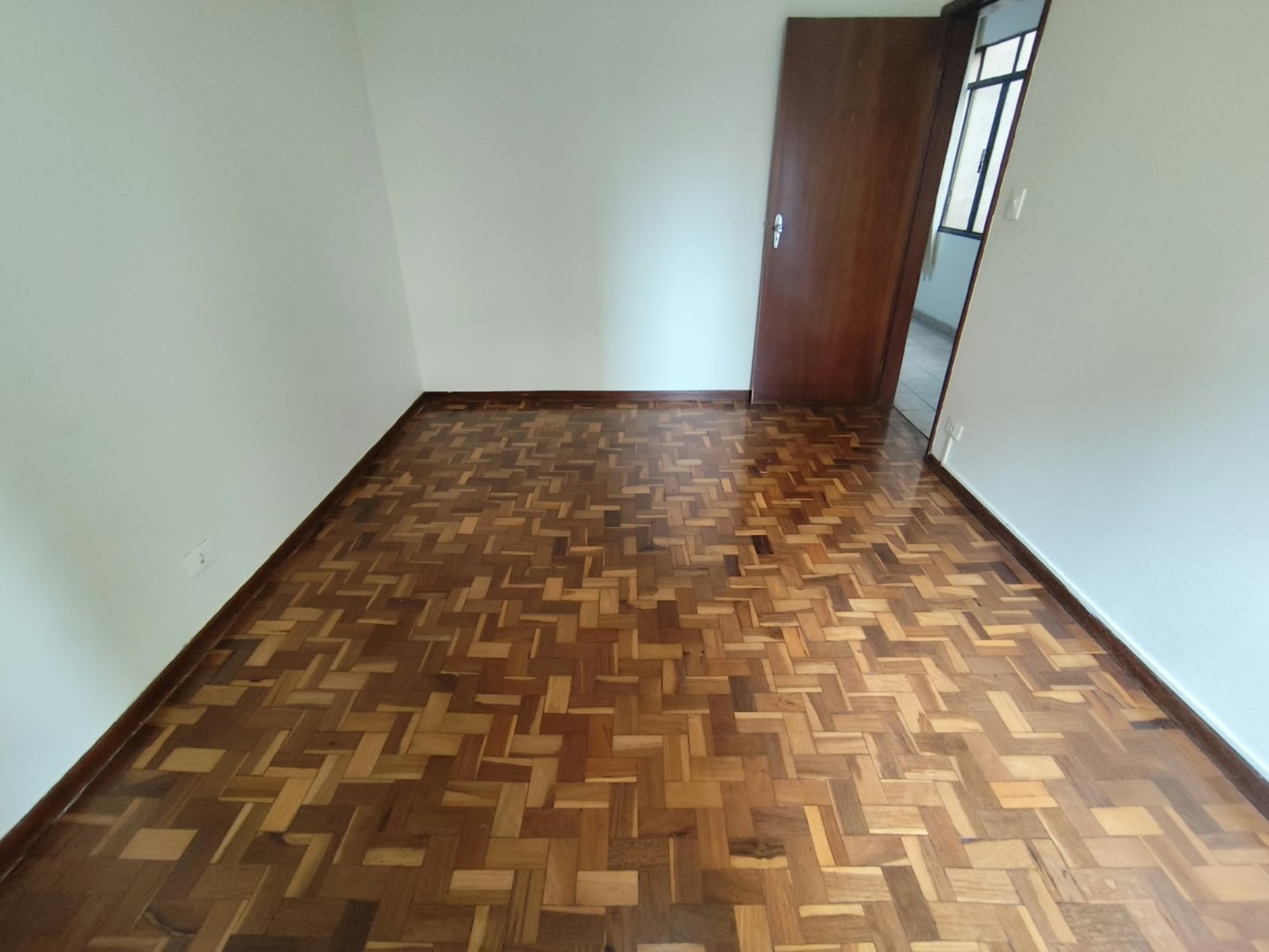 Apartamento para vendalocacaovenda e locacao no Centro em Londrina com 85m² por R$ 250.000,001.300,00
