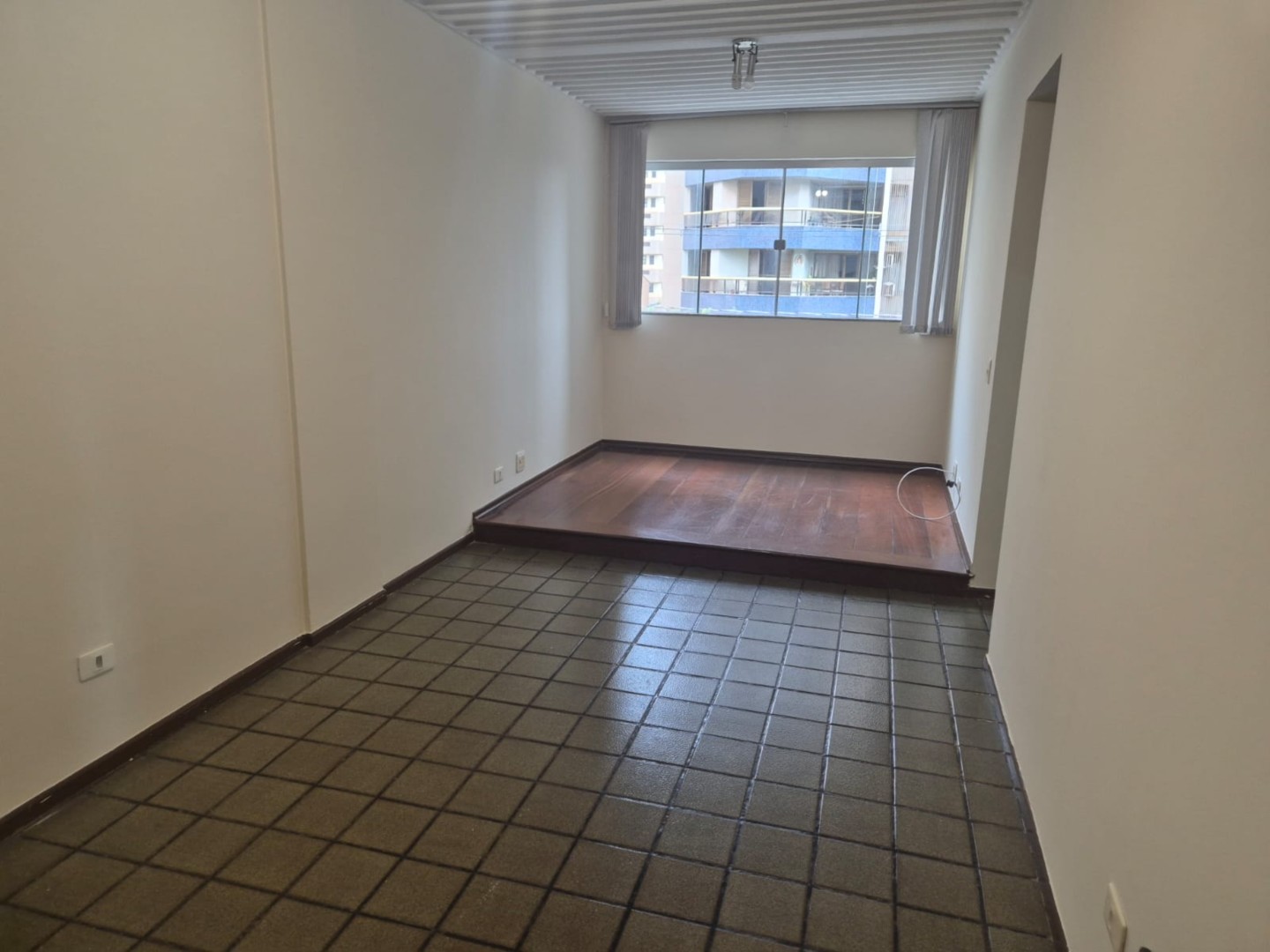Apartamento para locacao no Centro em Londrina com 0m² por R$ 2.500,00