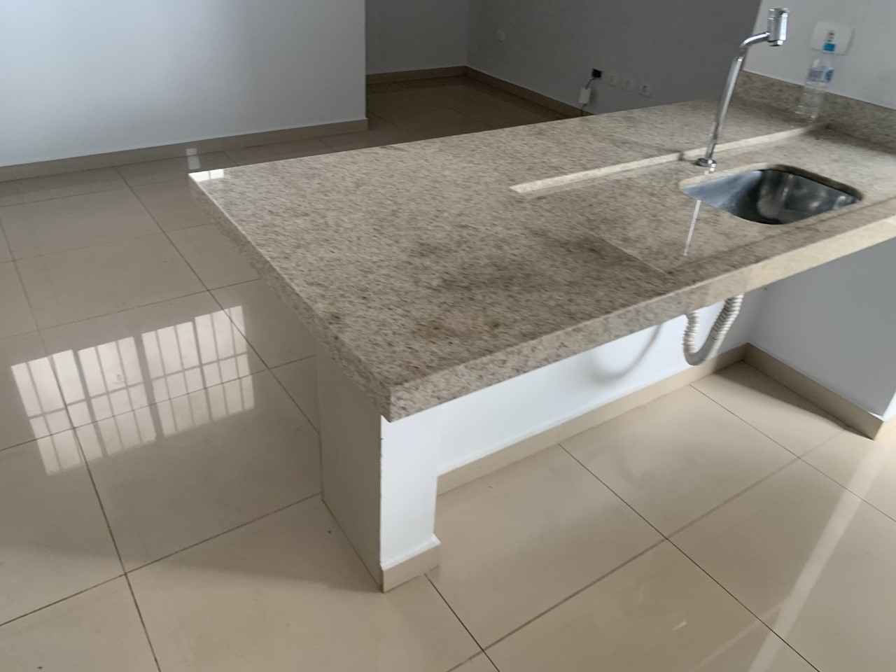 Casa para locacao no Columbia em Londrina com 80m² por R$ 2.200,00
