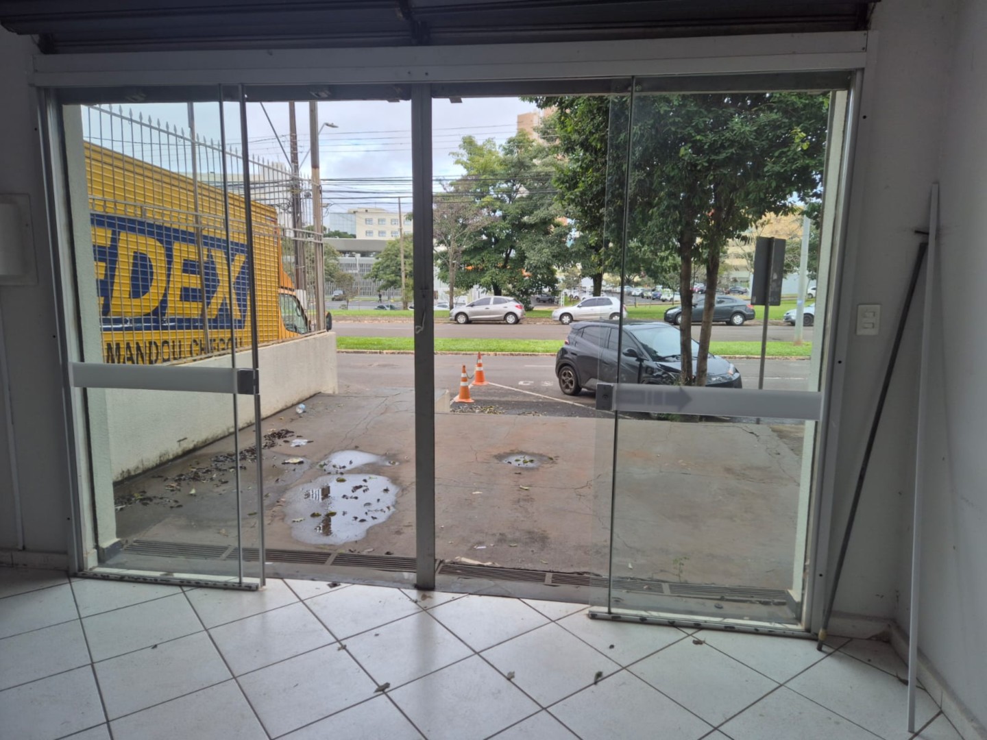 Salão para locacao no Igapo em Londrina com 0m² por R$ 2.800,00