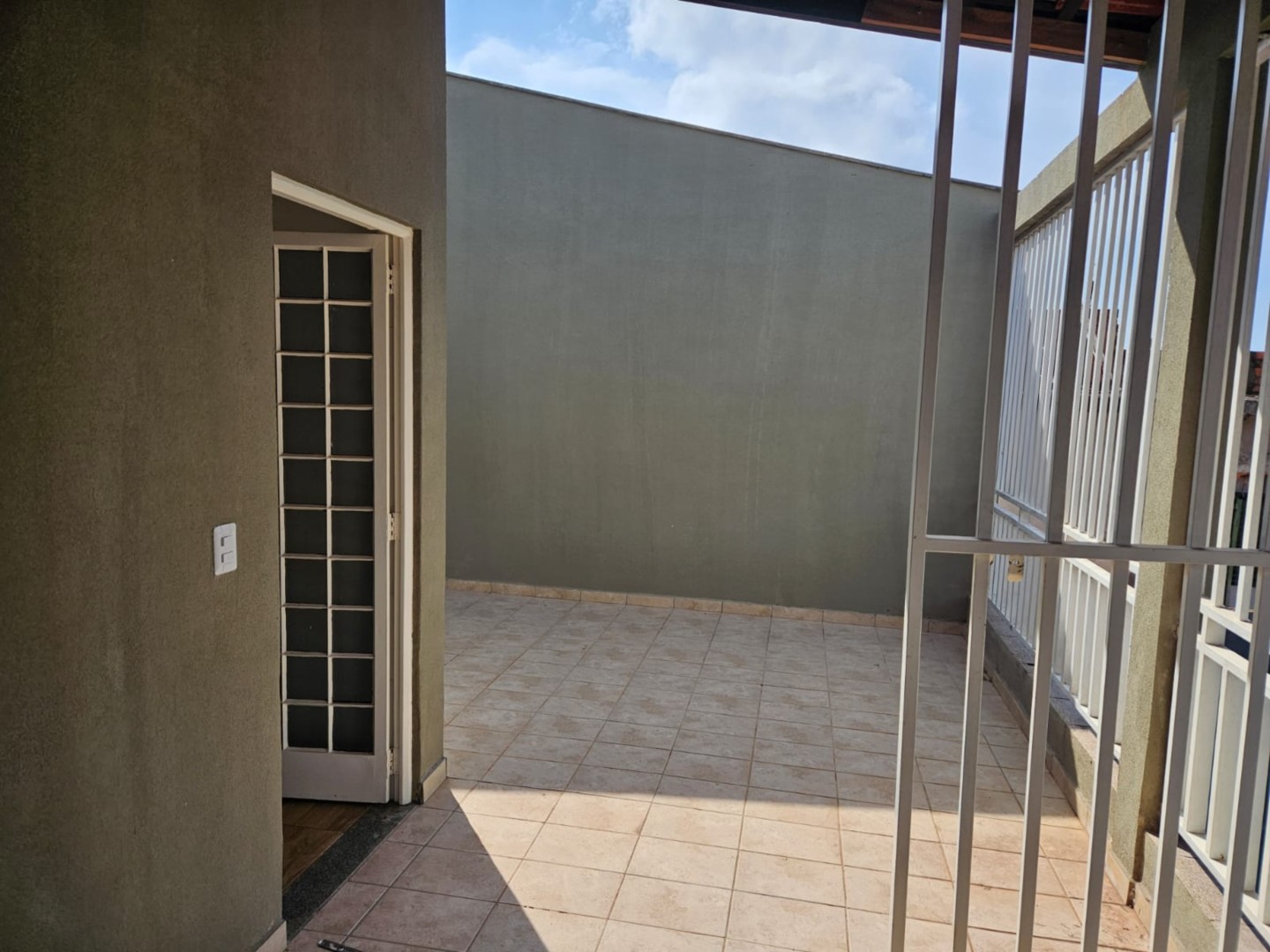 Apartamento para locacao no Antares em Londrina com 0m² por R$ 1.500,00