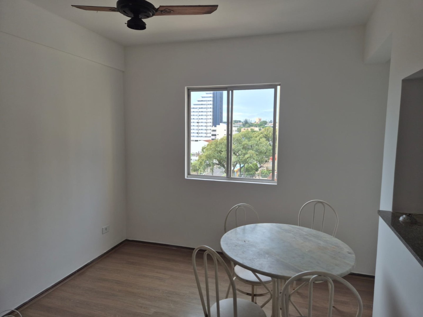 Apartamento para locacao no Vila Ipiranga em Londrina com 0m² por R$ 950,00