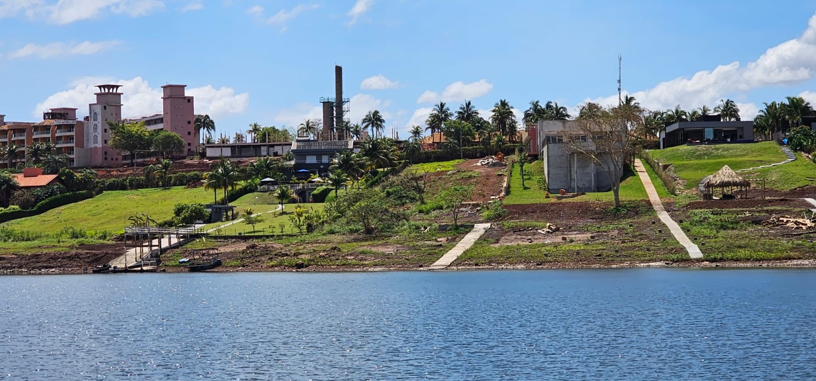 Terreno para venda no Centro em Sertaneja com 2.356,41m² por R$ 1.300.000,00