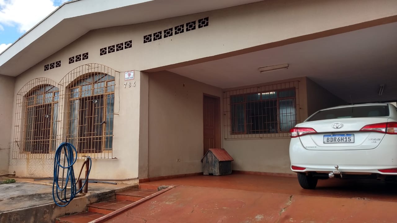 Casa para vendalocacaovenda e locacao no Jardim Morumbi em Londrina com 200m² por R$ 435.000,002.350,00