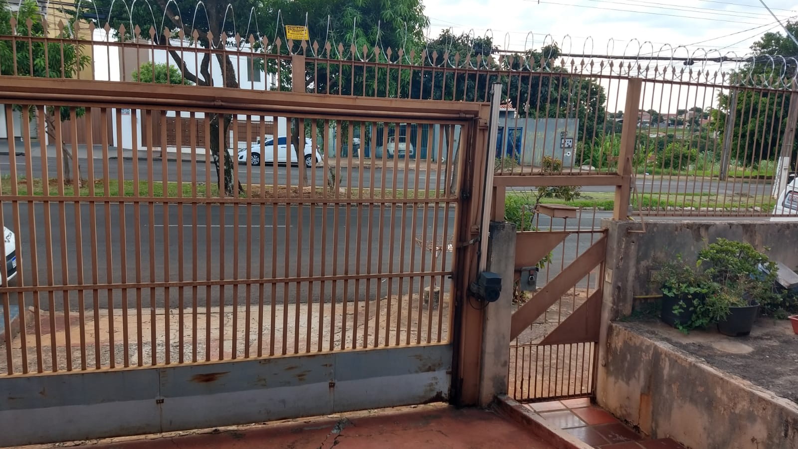 Casa para vendalocacaovenda e locacao no Jardim Morumbi em Londrina com 200m² por R$ 435.000,002.350,00