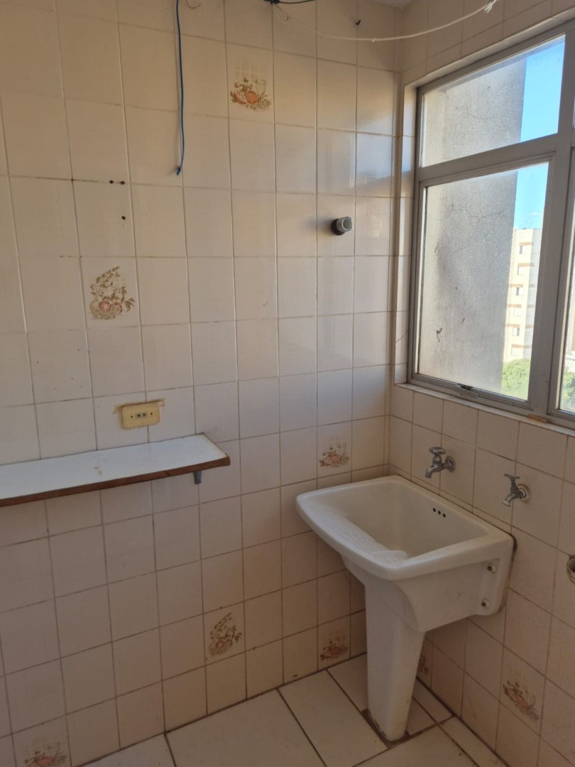 Apartamento para locacao no Vila Ipiranga em Londrina com 73,47m² por R$ 1.800,00