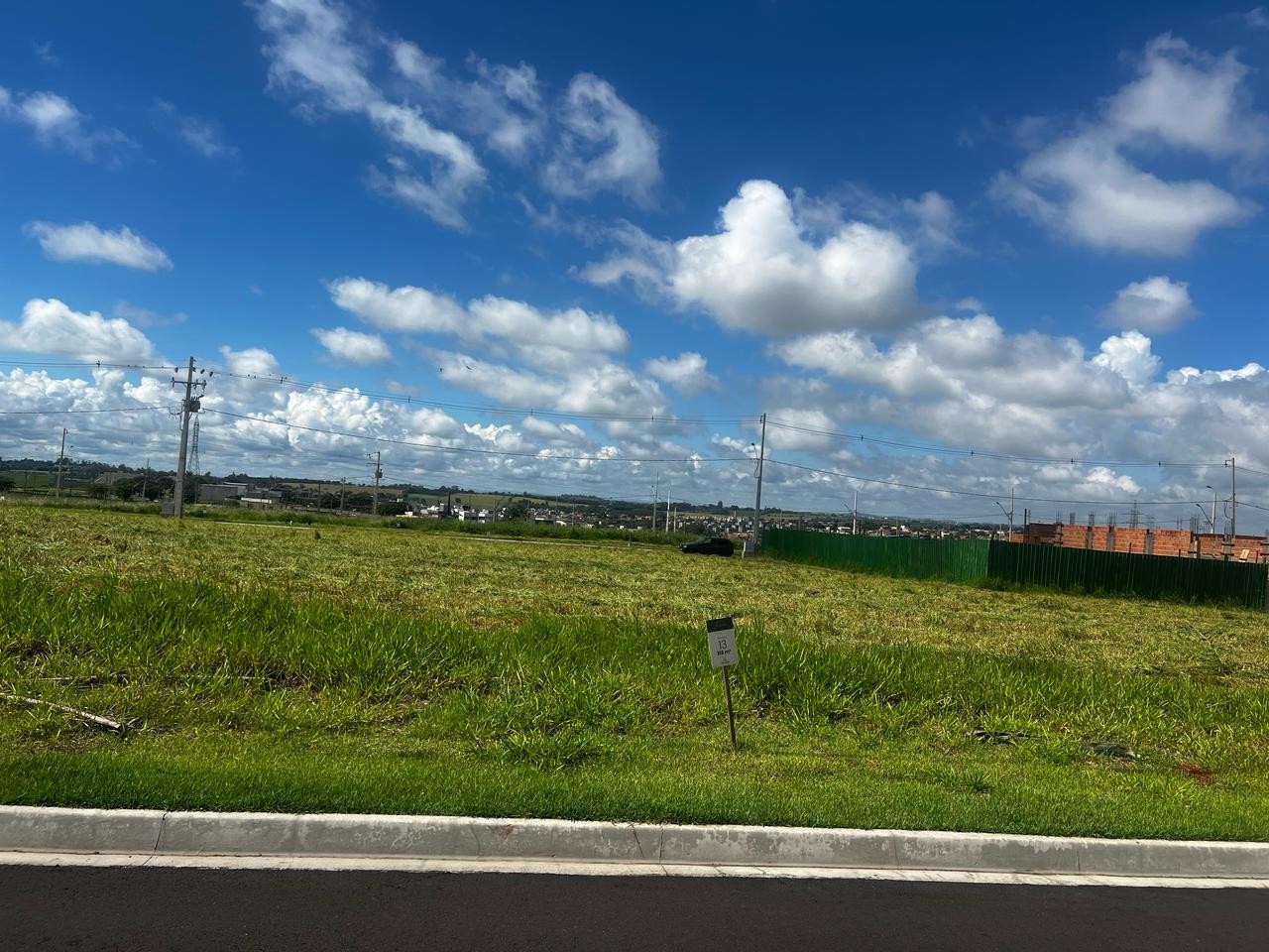 Loteamento/condomínio para venda no Residencial Abussafe em Londrina com 378m² por R$ 585.000,00