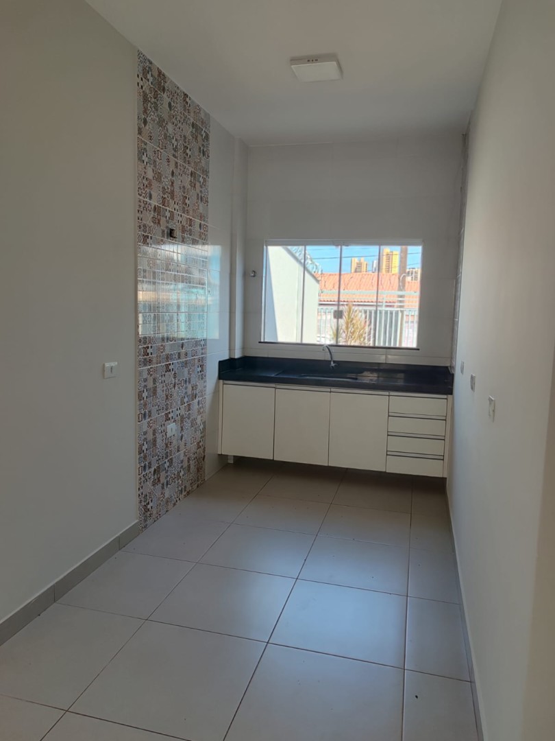 Casa para venda no California em Londrina com 70m² por R$ 330.000,00