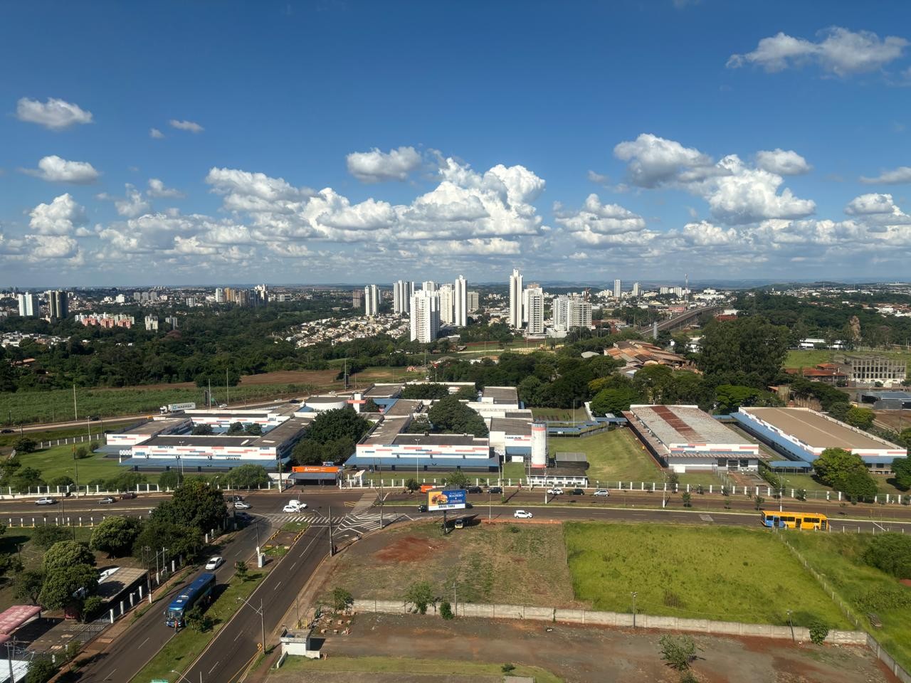 Apartamento para venda no Vivendas do Arvoredo em Londrina com 70m² por R$ 580.000,00