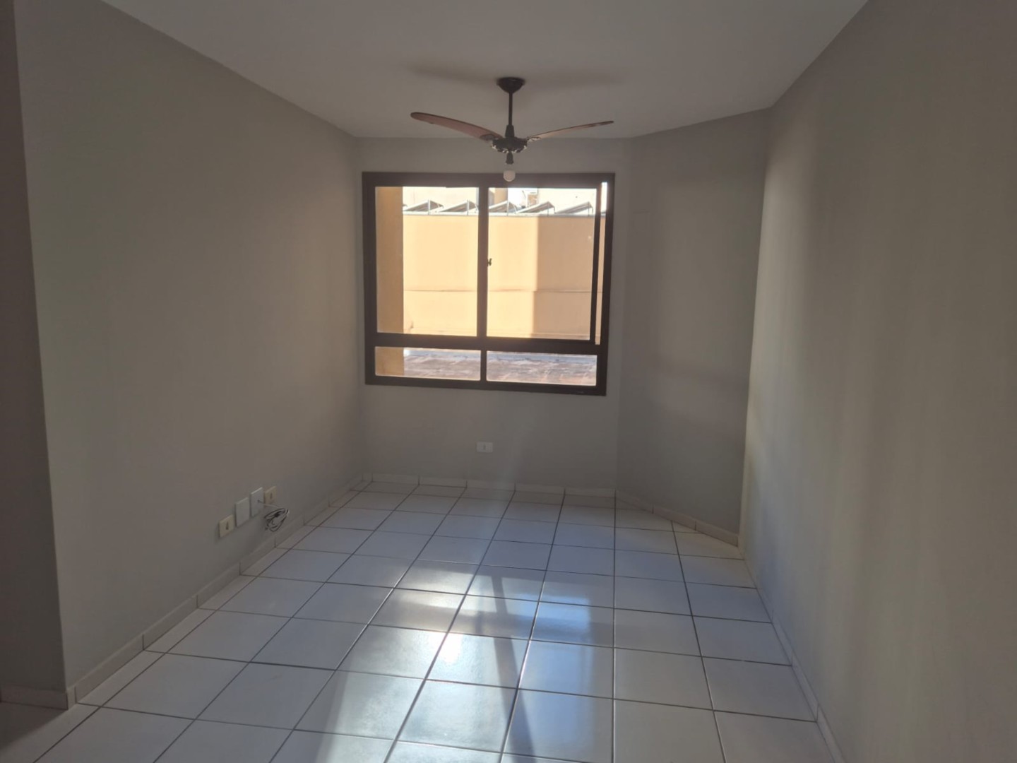 Apartamento para vendalocacaovenda e locacao no Centro em Londrina com 73,75m² por R$ 350.000,001.600,00