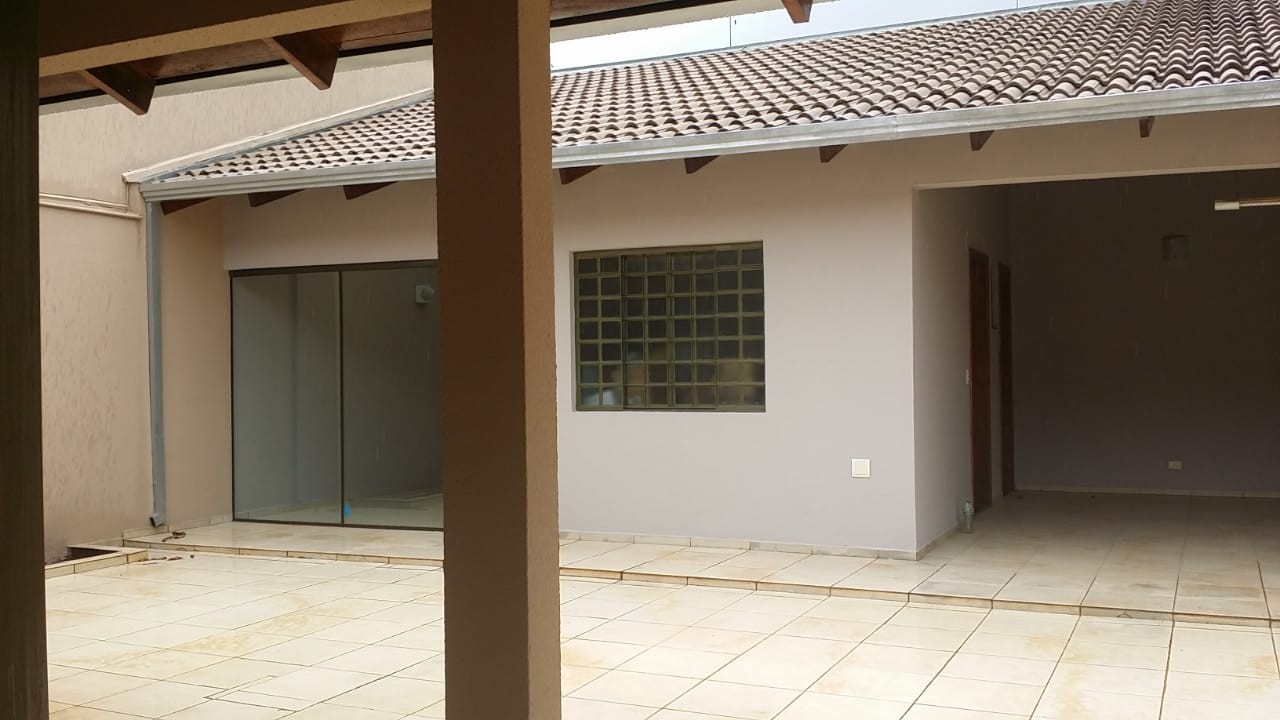 Casa para venda no California em Londrina com 255,31m² por R$ 830.000,00