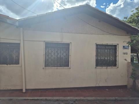 Casa para locacao no Carnascialli em Londrina com 0m² por R$ 800,00