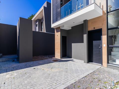 Sobrado para venda no Boqueirao em Curitiba com 108,11m² por R$ 880.000,00