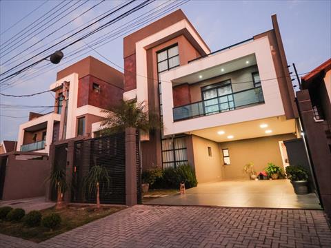 Sobrado para venda no Xaxim em Curitiba com 195,74m² por R$ 1.580.000,00