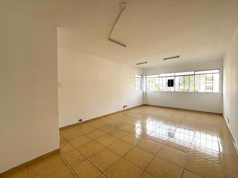 Sala Comercial para locacao no Sitio Cercado em Curitiba com 39,7m² por R$ 1.750,00