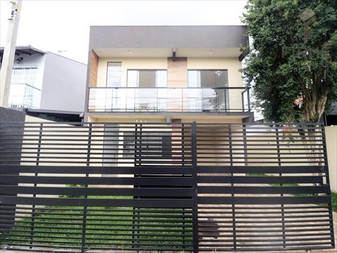 Sobrado para venda no Fazendinha em Curitiba com 137,9m² por R$ 753.000,00