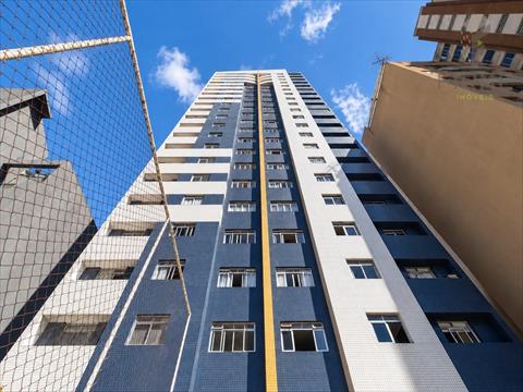Apartamento para venda no Centro em Curitiba com 76,44m² por R$ 670.000,00
