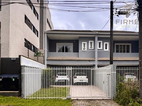 Sobrado para venda no Novo Mundo em Curitiba com 228,25m² por R$ 835.000,00