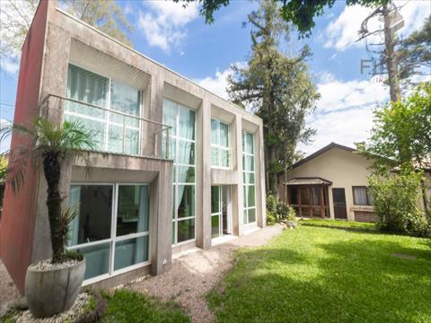 Casa para locacao no Xaxim em Curitiba com 254m² por R$ 7.375,00