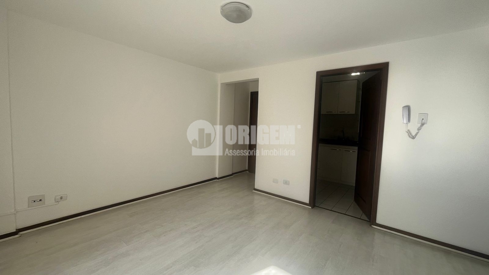 Apartamento para locacao no Mossungue em Curitiba com 95m² por R$ 2.888,88