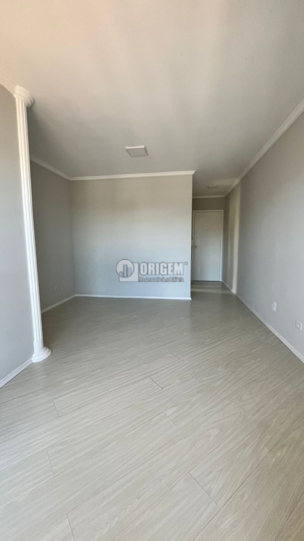Apartamento para locacao no Campo Comprido em Curitiba com 80m² por R$ 2.555,56