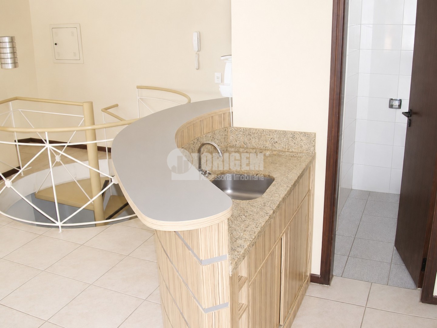 Loja para vendalocacaovenda e locacao no Agua Verde em Curitiba com 137,17m² por R$ 850.000,004.500,00
