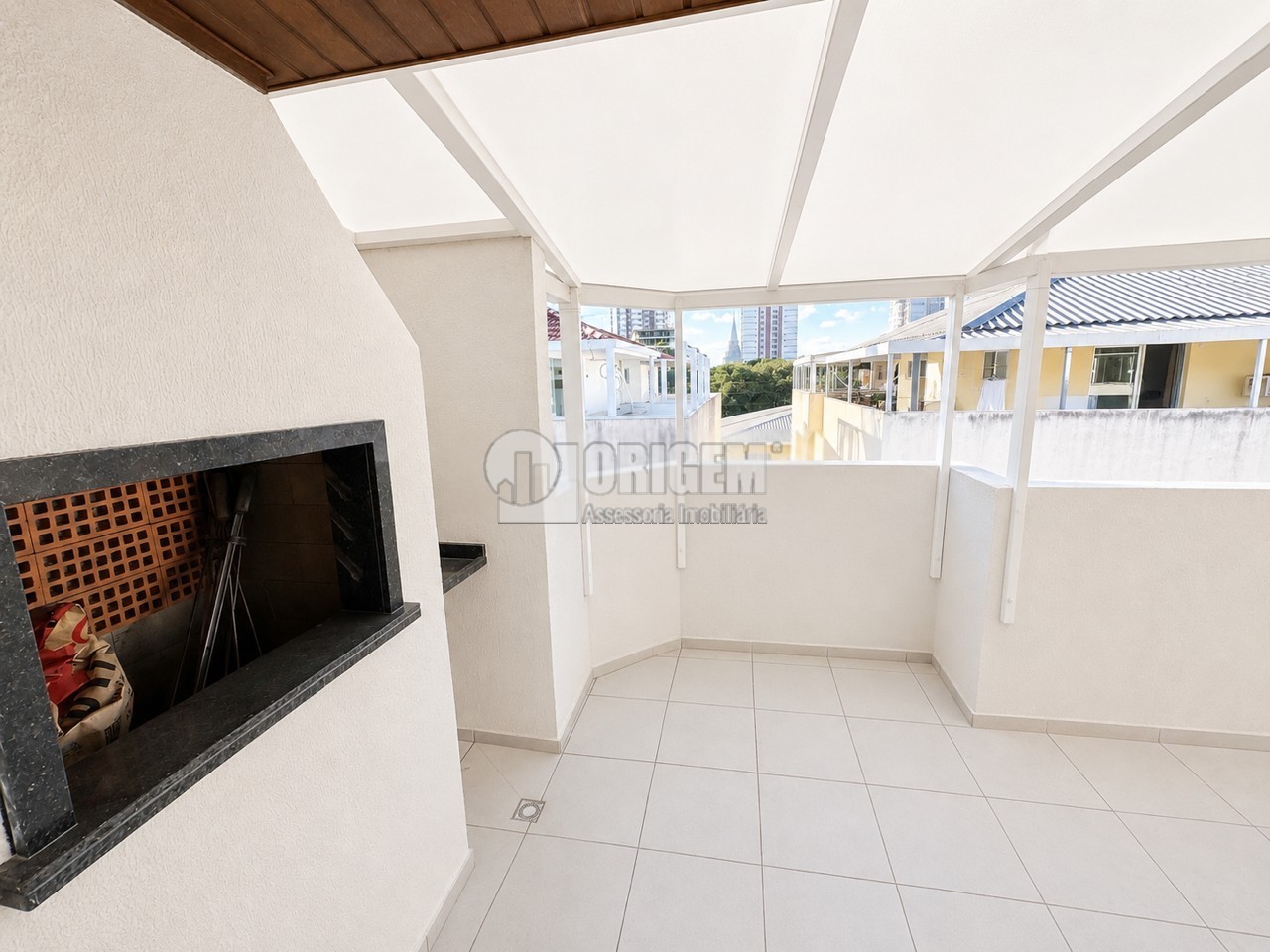 Cobertura para locacao no Campo Comprido em Curitiba com 114m² por R$ 2.900,00