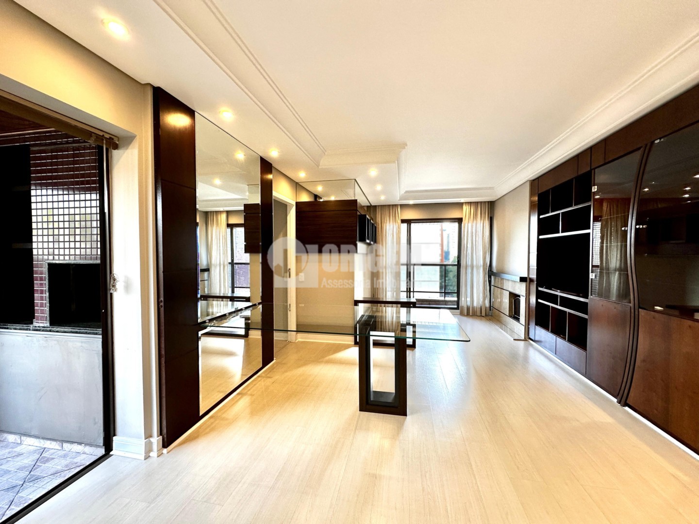 Apartamento para locacao no Mossungue em Curitiba com 163,23m² por R$ 5.000,00