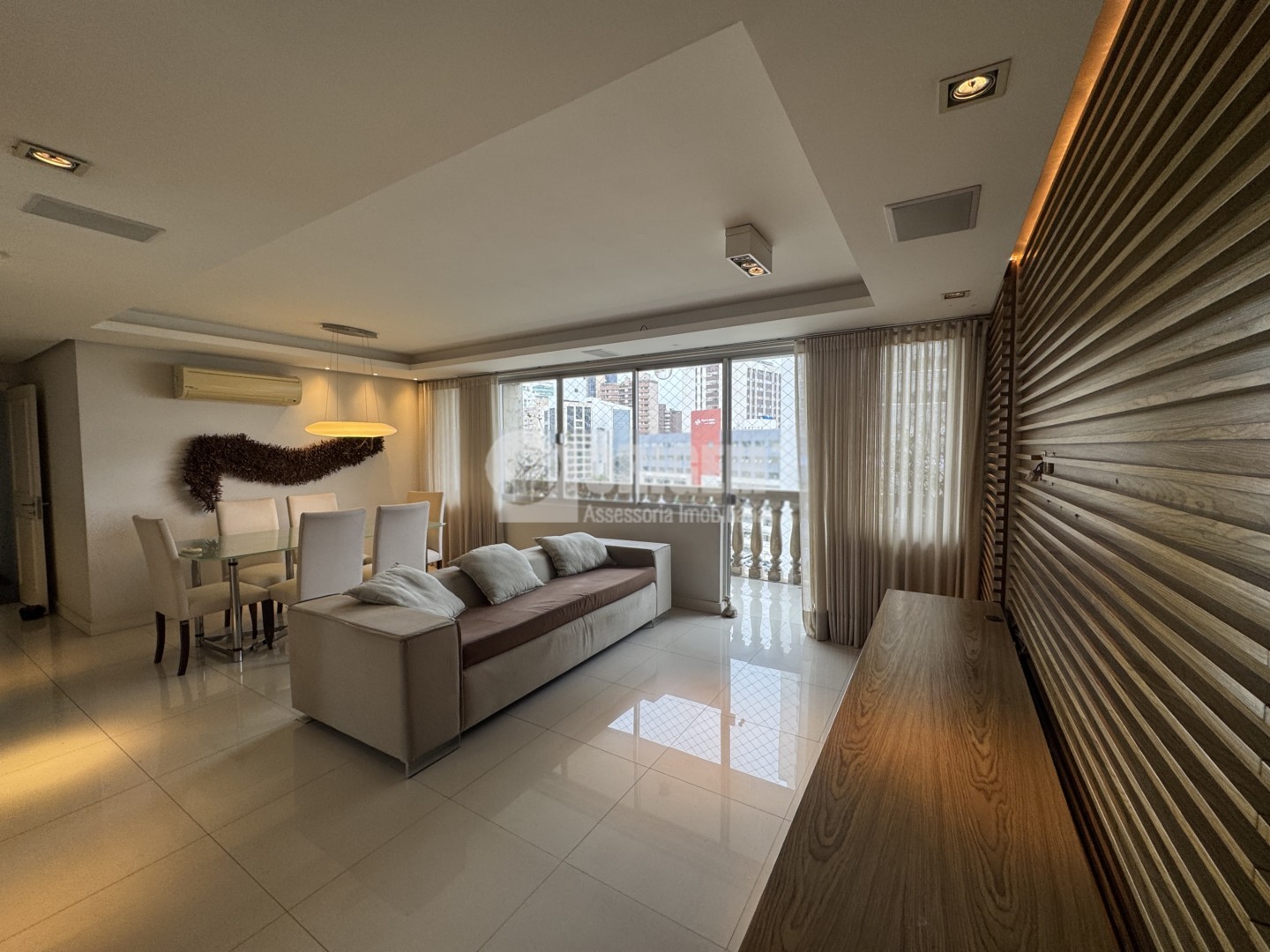 Apartamento para locacao no Agua Verde em Curitiba com 175,38m² por R$ 7.000,00