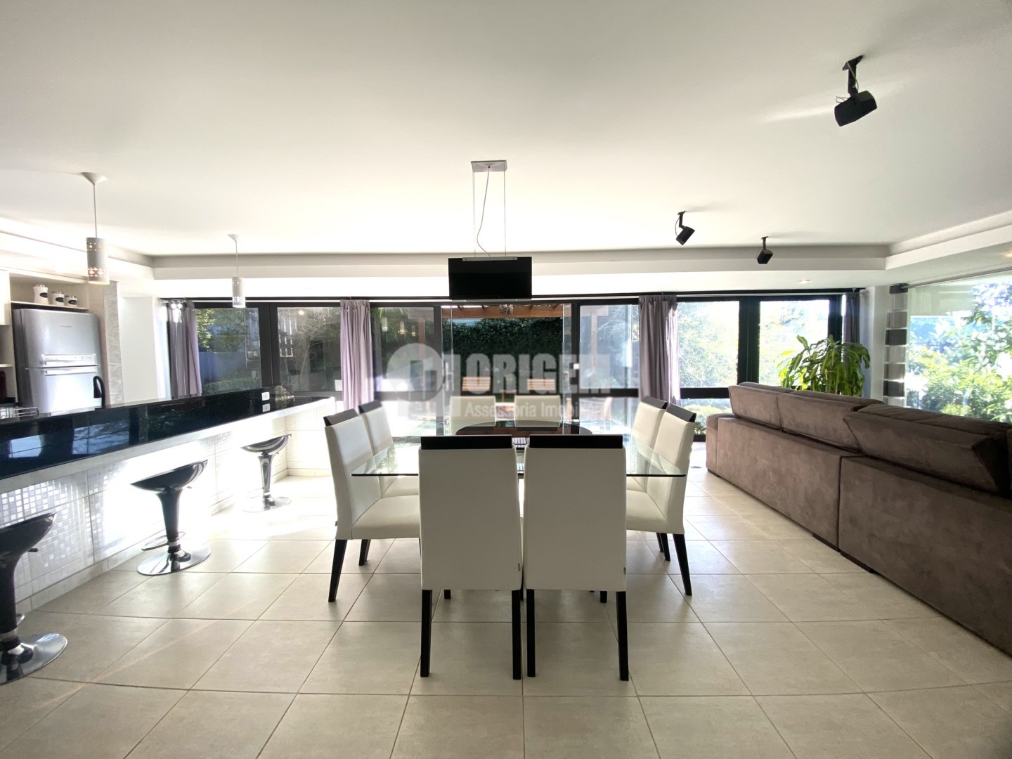 Casa para locacao no Taboao em Curitiba com 430m² por R$ 12.500,00
