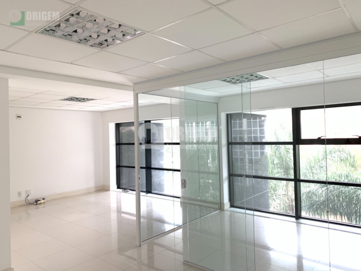 Cjto Comercial/sala para locacao no Centro Civico em Curitiba com 52m² por R$ 2.800,00