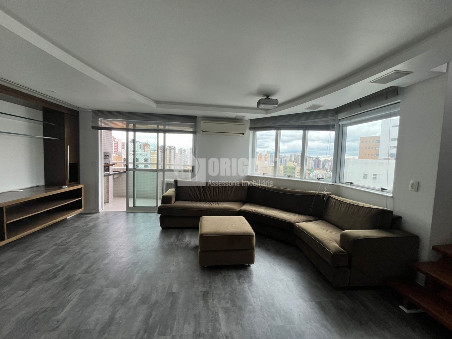 Apartamento Duplex para locacao no Agua Verde em Curitiba com 240m² por R$ 4.800,00