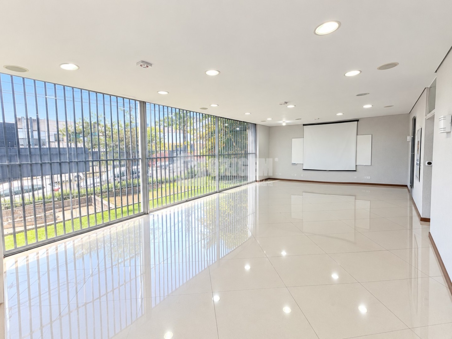 Casa Comercial para locacao no Reboucas em Curitiba com 285m² por R$ 13.500,00