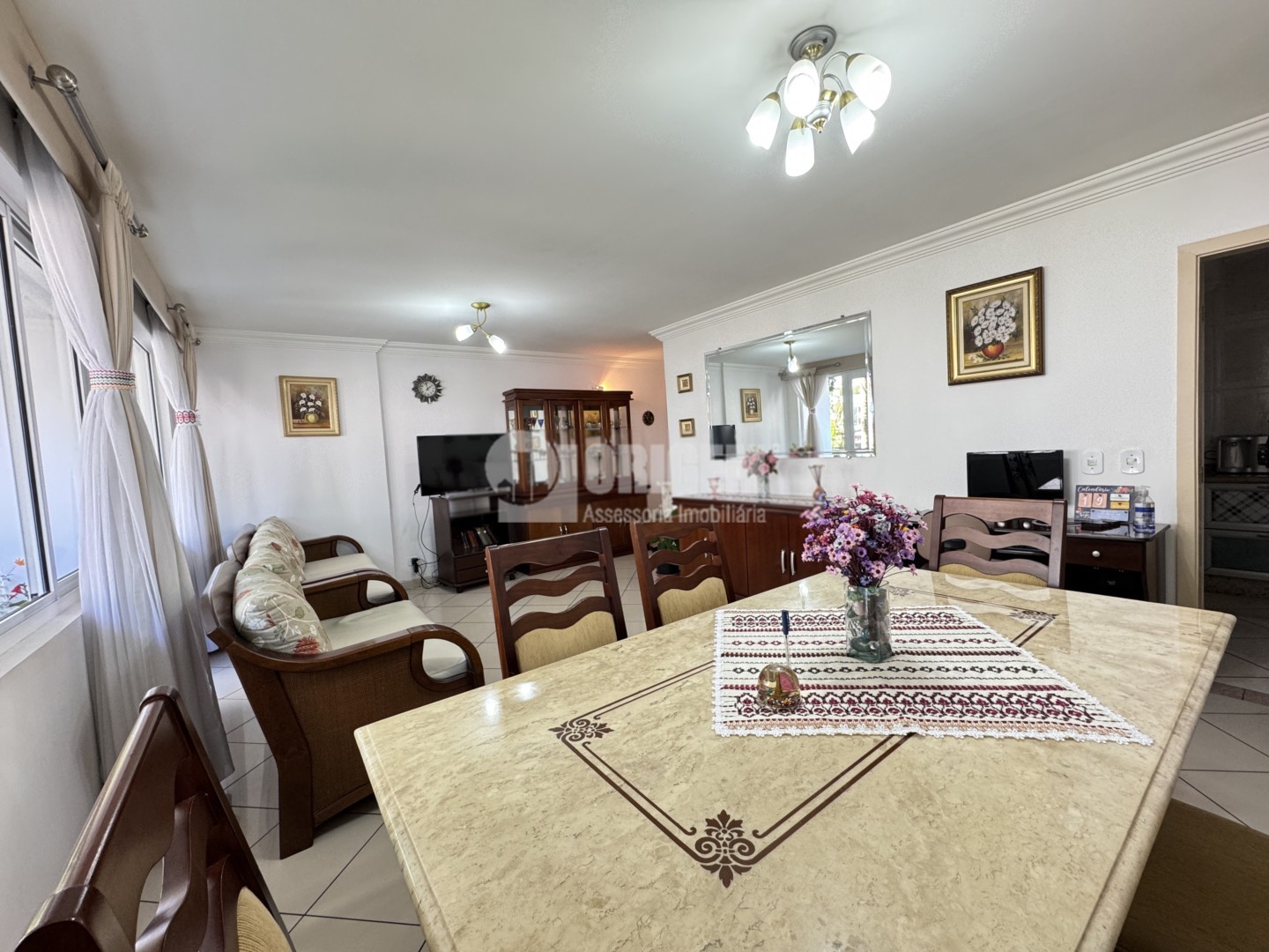 Apartamento para locacao no Agua Verde em Curitiba com 174m² por R$ 5.500,00