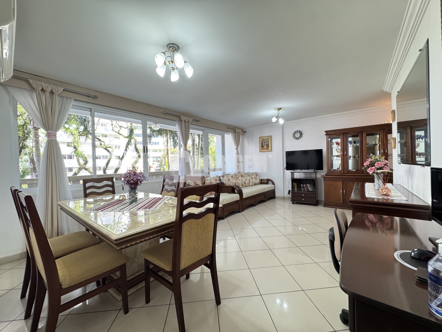 Apartamento para locacao no Agua Verde em Curitiba com 174m² por R$ 5.500,00