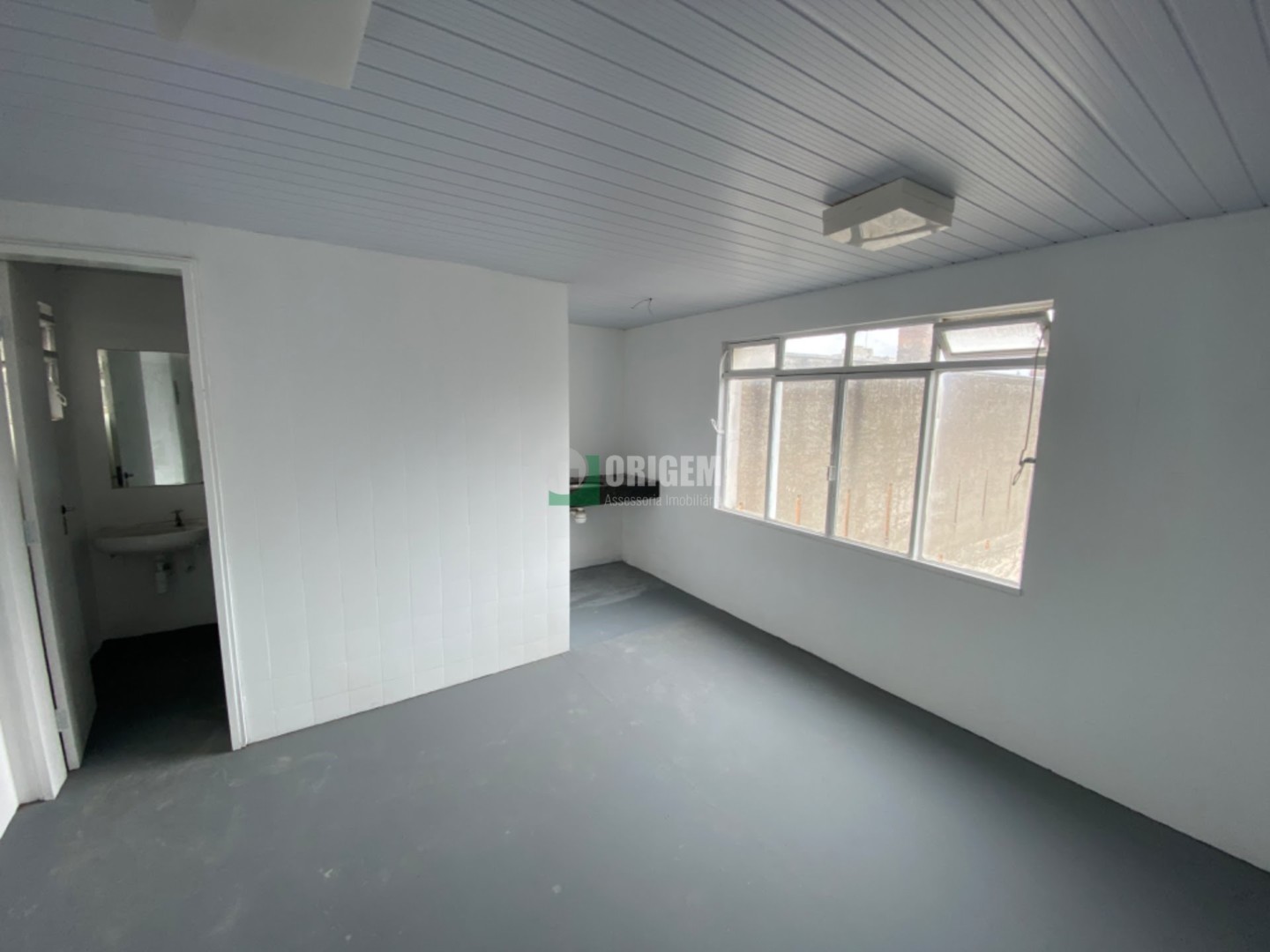 Sala Comercial para locacao no Sao Francisco em Curitiba com 130,82m² por R$ 3.333,33